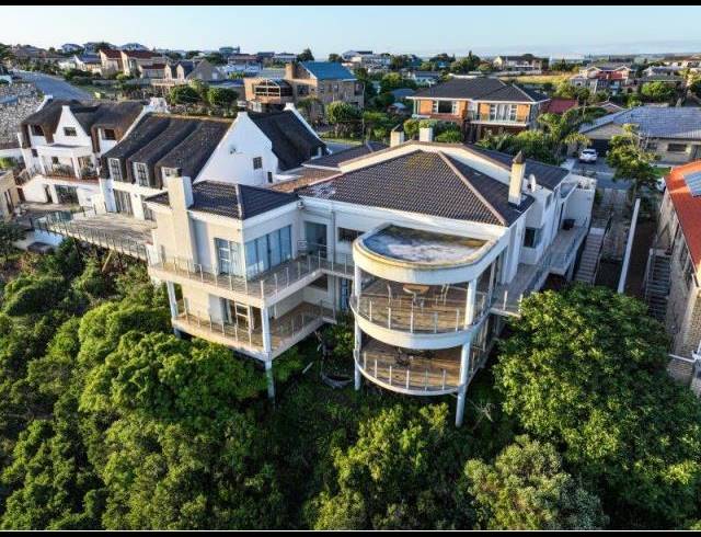 5 BEDROOM HOUSE FOR SALE IN STILBAAI-WES